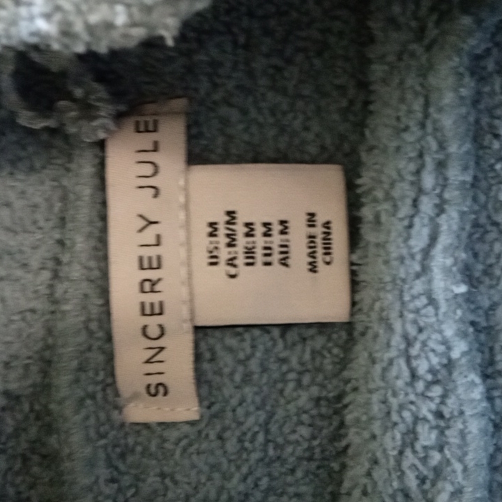 Blue fluffy sweater - Picture 3 of 4